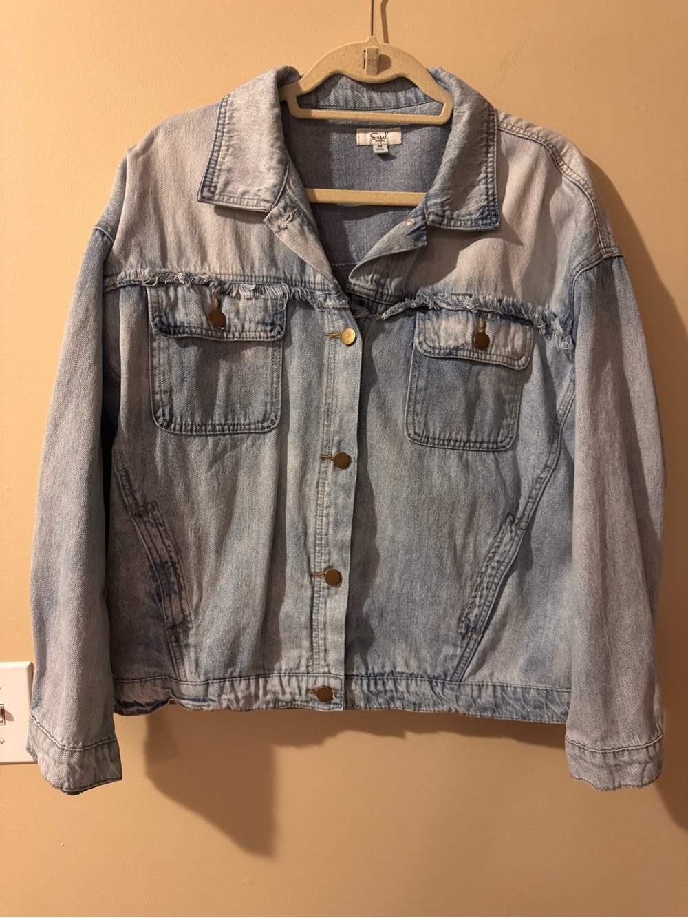 Easel Women’s Light Wash Jean Jacket with Fray Detail - size medium